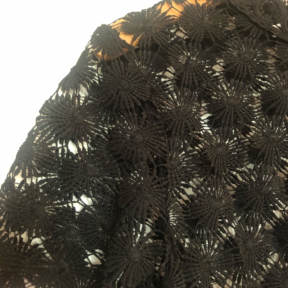 Black shirt sleeve lace top, size L, Never worn! - Picture 3 of 8